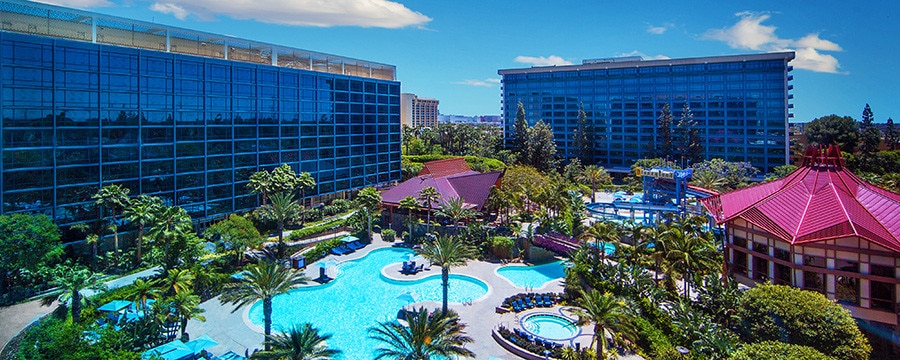 Disneyland Hotel Disney Vacation Club Disneyland Hotel In California And Its Outdoor Pool Area