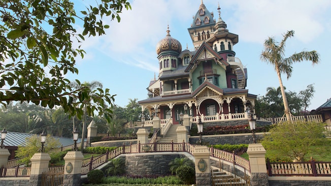ATRACCIONES en Hong Kong Disneyland Park - Página 2 Hkdl-att-mystic-manor-hero-00